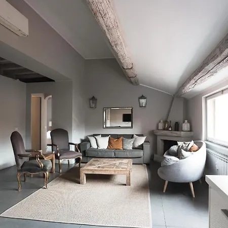 Апартаменты Charming Penthouse In Piazza Venezia With Terrace