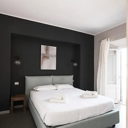 Daire Charming Penthouse In Piazza Venezia With Terrace